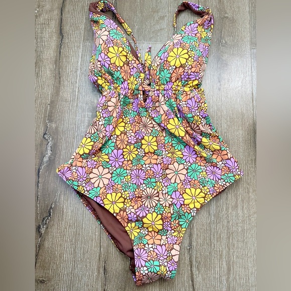 COPY - Roxy bathing suit - Picture 2 of 9